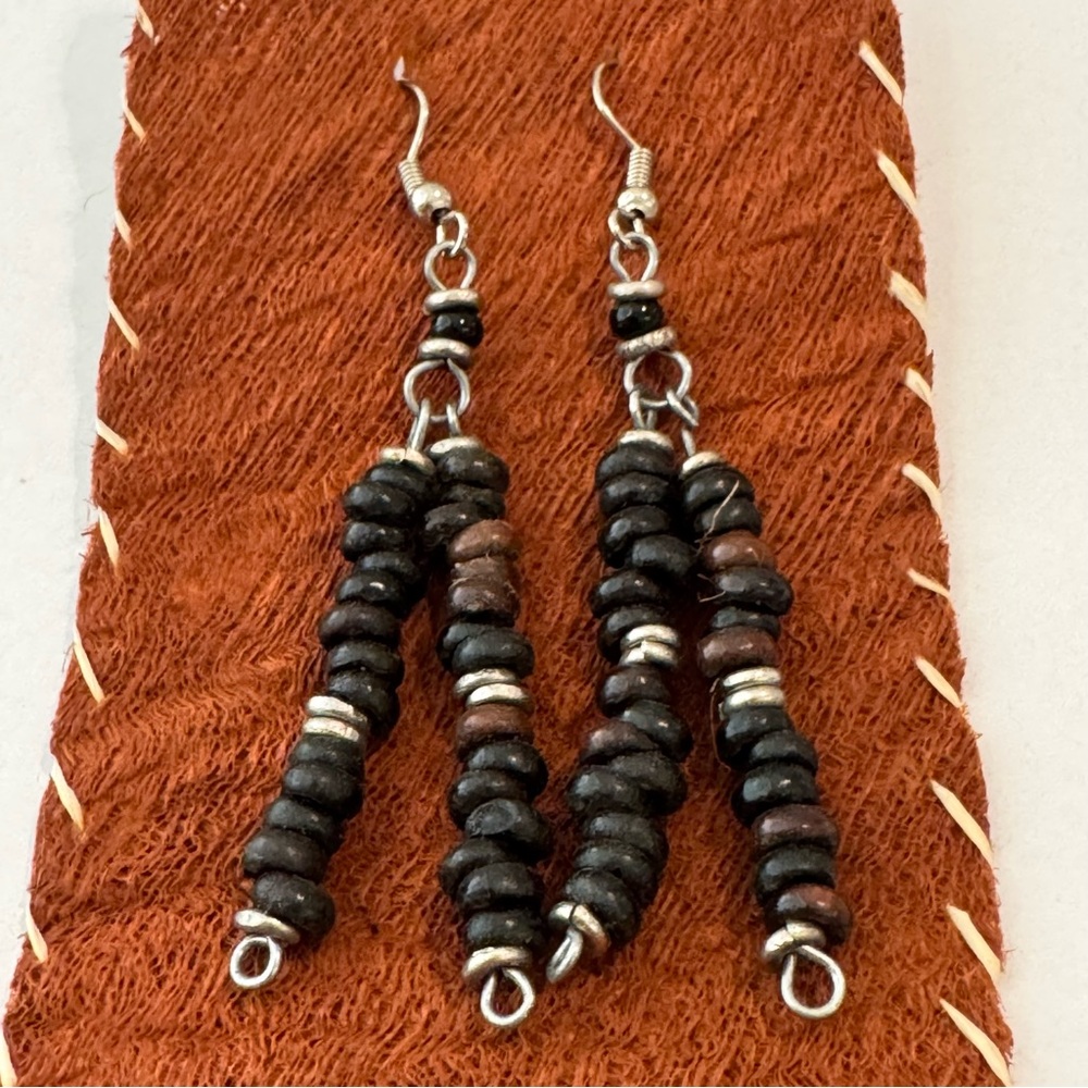 NWOT Ugandan Handmade Beaded Dangle Earrings